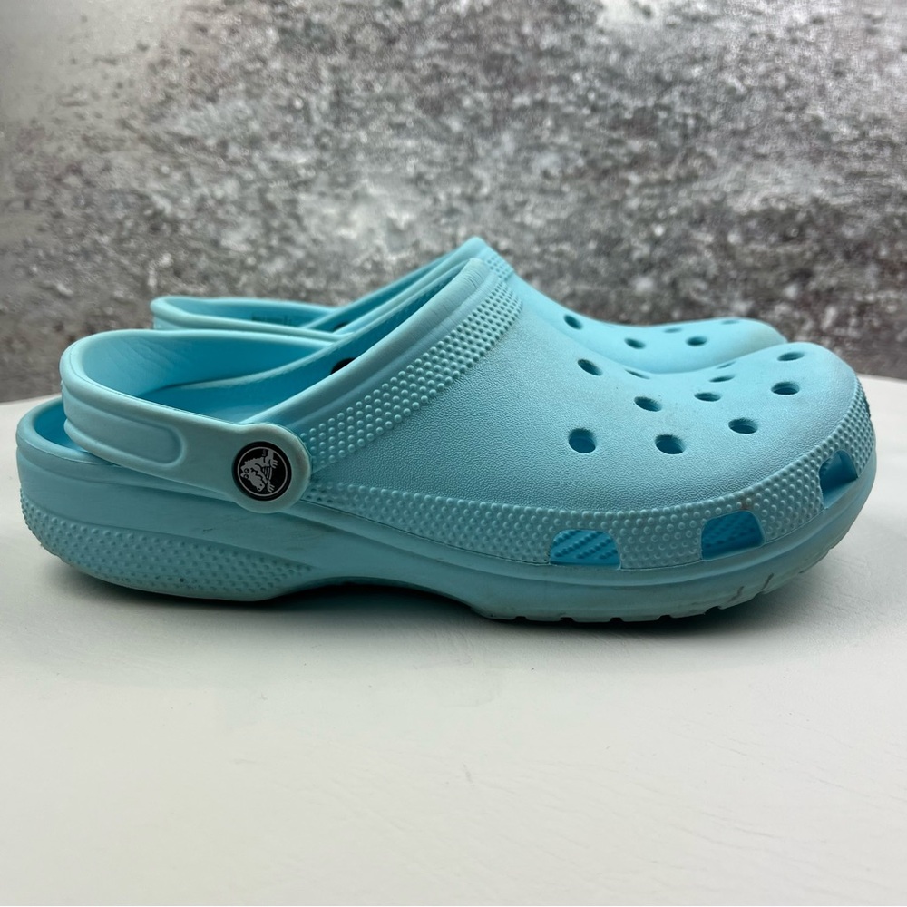 531 Crocs blue clogs women’s 9